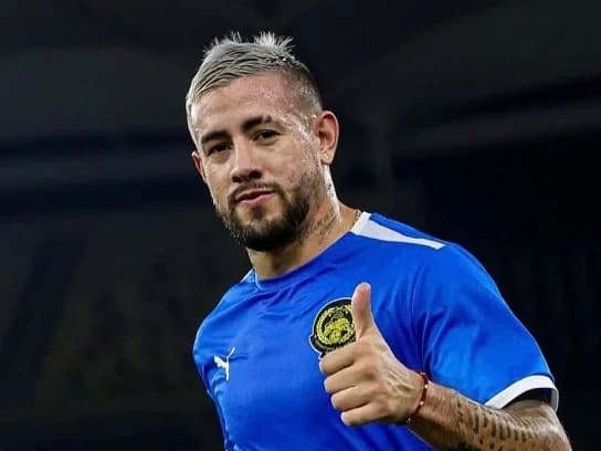 Cầu thủ nhập tịch gian lận của Malaysia bị CLB thanh lý